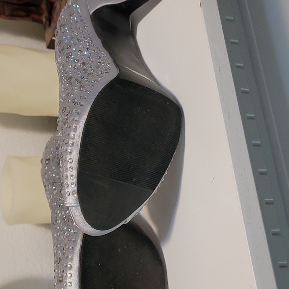 Shoes - Picture 4 of 5